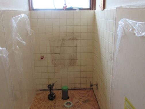 トイレのリフォームの改修中画像